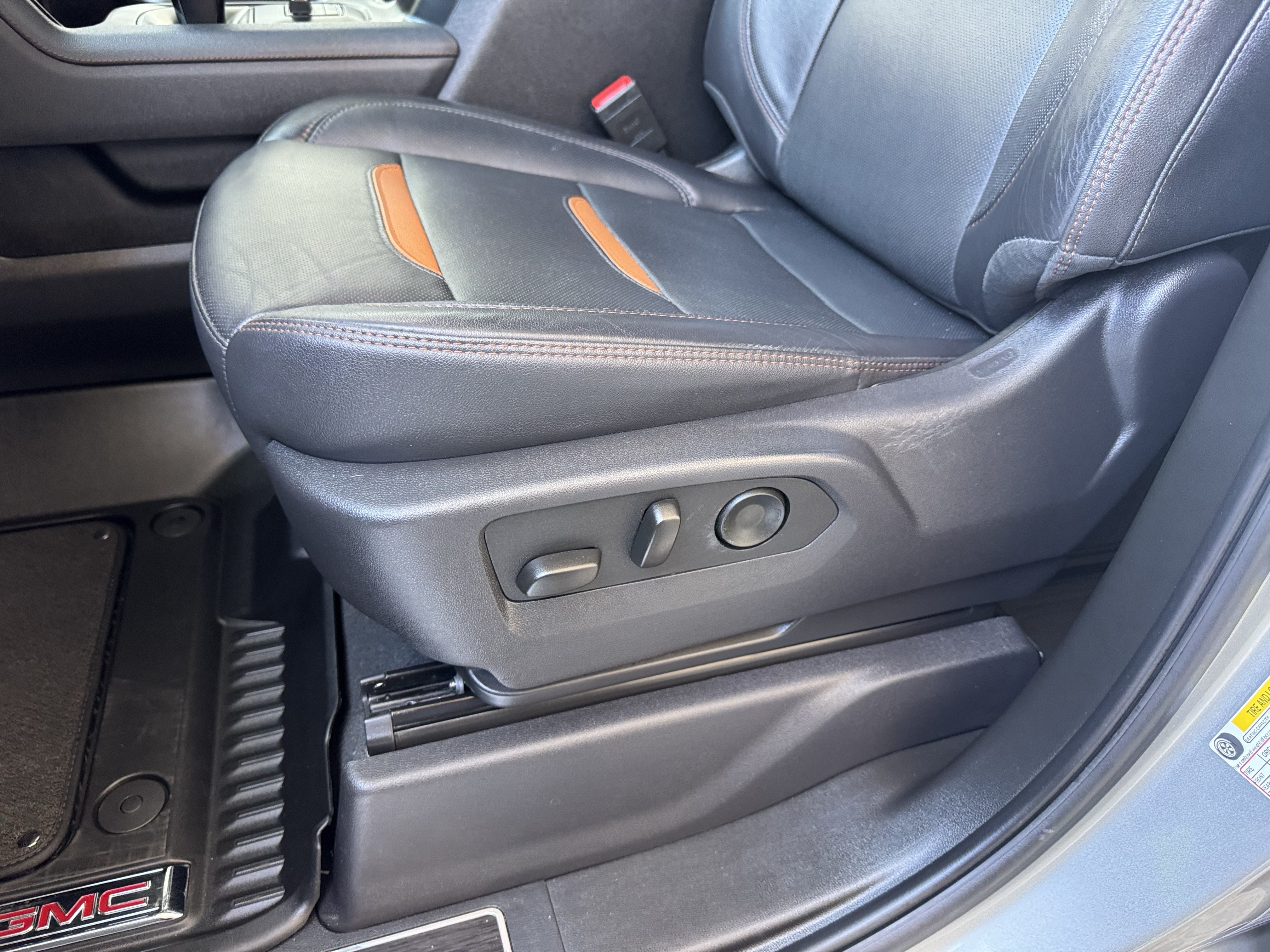 2025 GMC Sierra 1500 AT4 - Photo 14