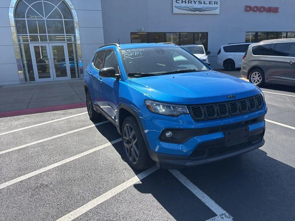New 2026 Hydro Blue Pearlcoat Jeep Latitude Altitude image 4