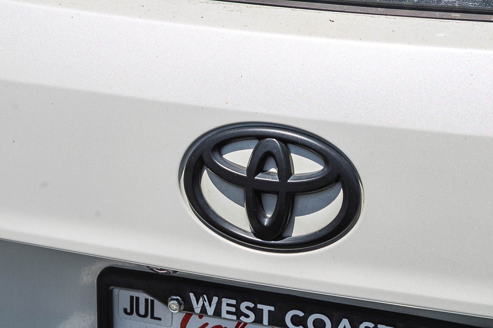 Used 2020 Blizzard Pearl Toyota XLE image 16