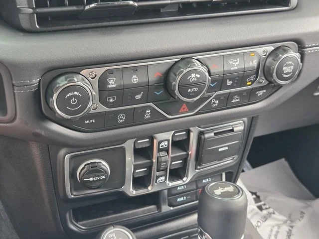 New 2026 Black Clear-Coat Exterior Paint Jeep Sahara image 22