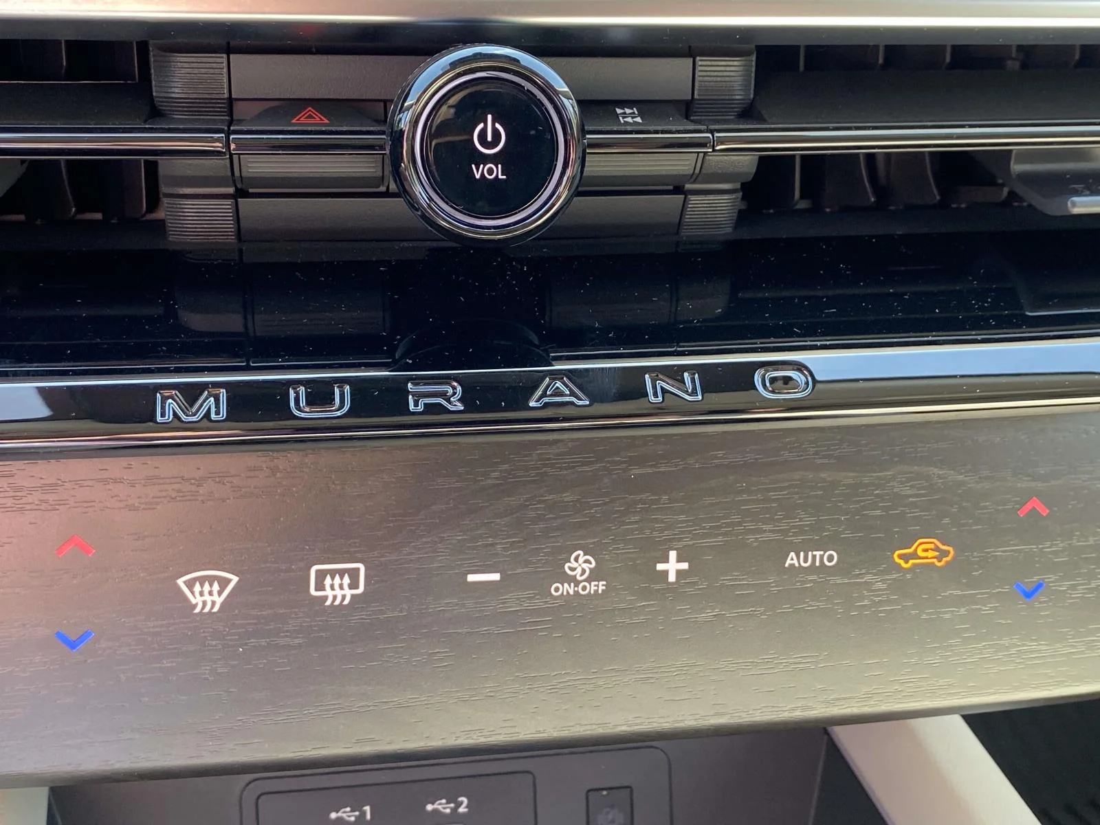 Used 2026 Champagne Silver Metallic Nissan Platinum image 24