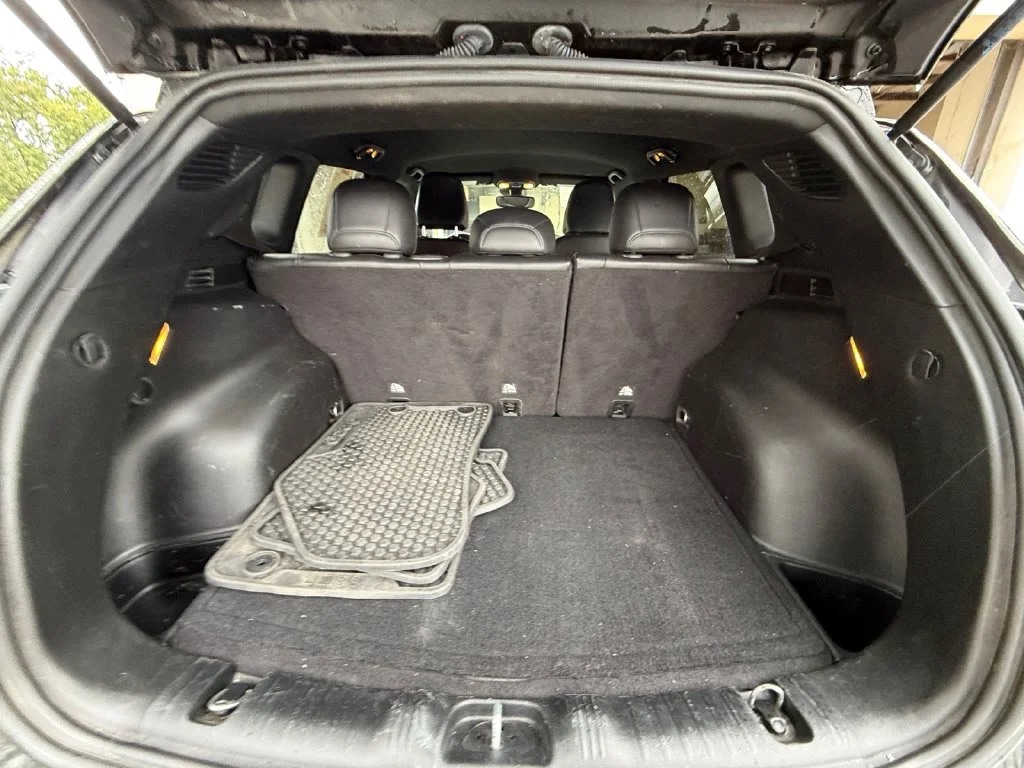 Used 2024 Black Jeep Latitude image 19
