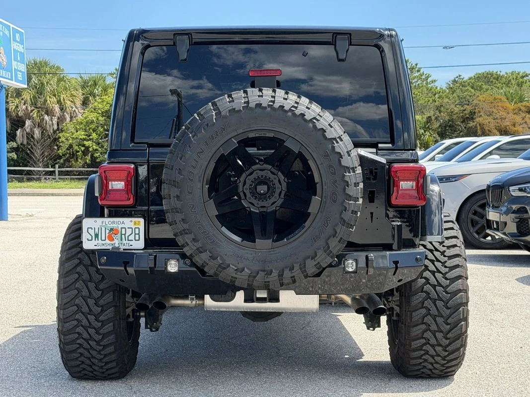 Used 2022  Jeep Rubicon 392 4x4 image 5
