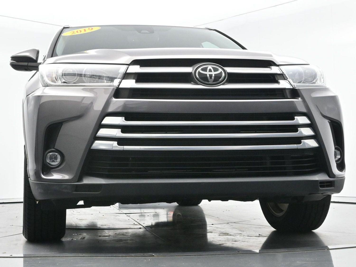 Used 2019 Predawn Gray Mica Toyota Limited image 54