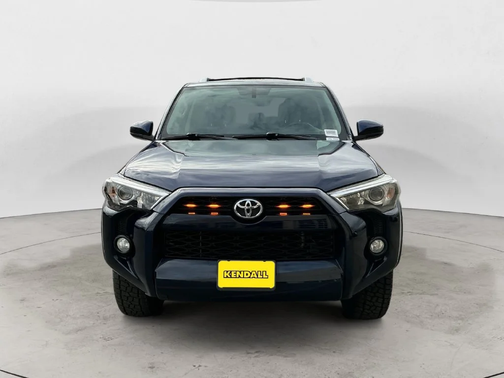 Used 2016 Blue Toyota SR5 image 3