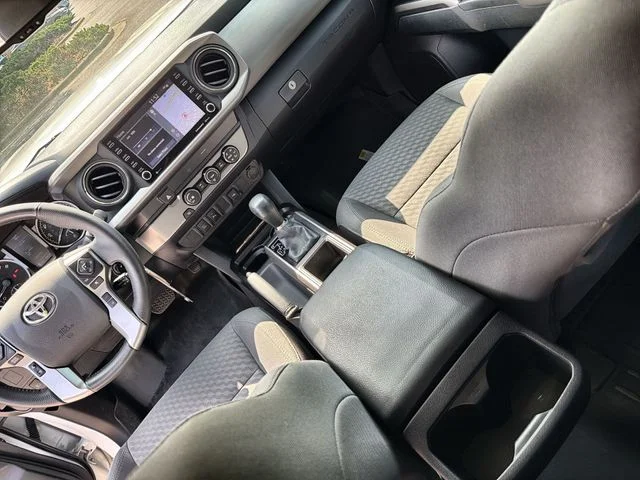 Used 2020 White Toyota SR5 image 21