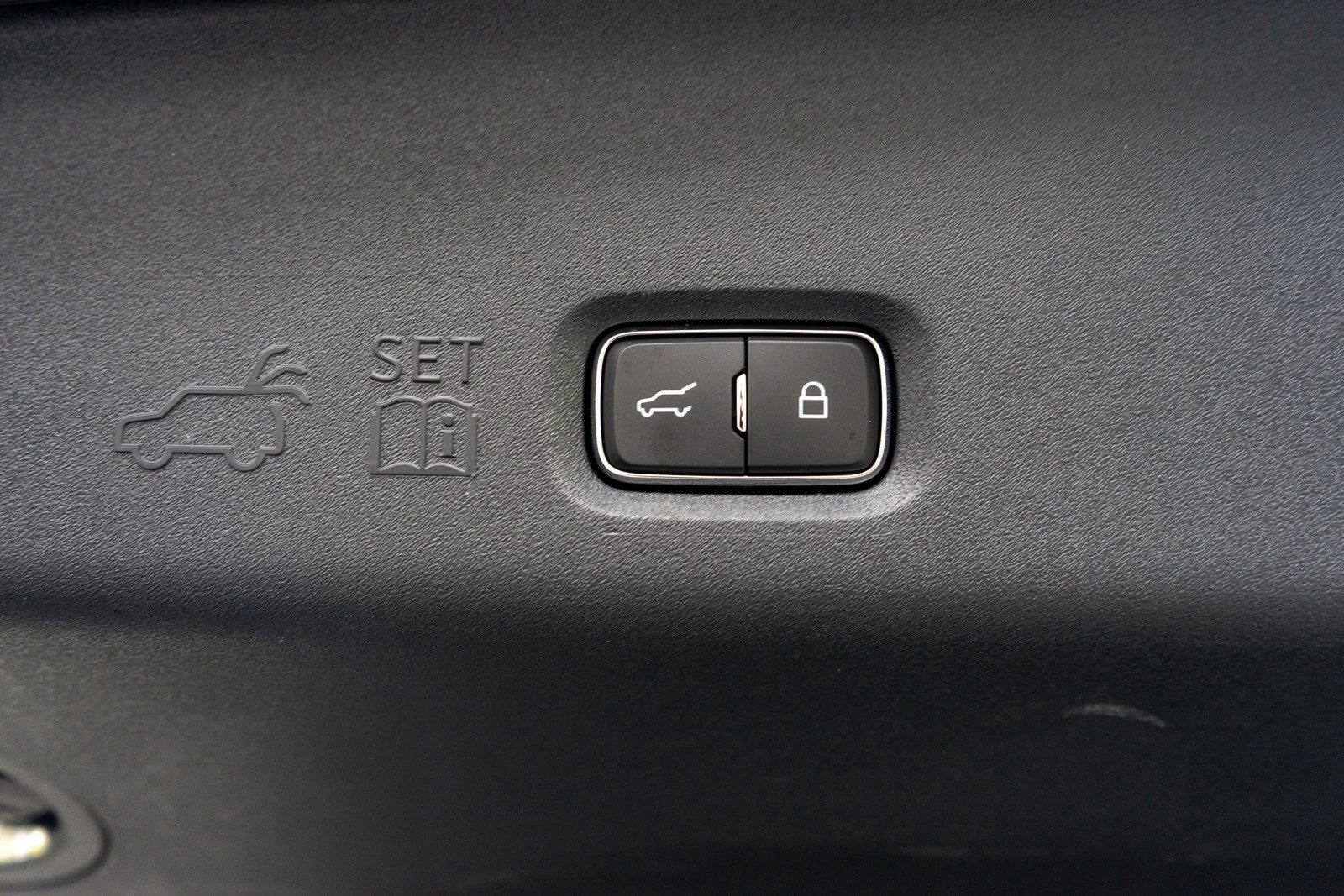 Used 2025 Black Metallic Ford Platinum image 12