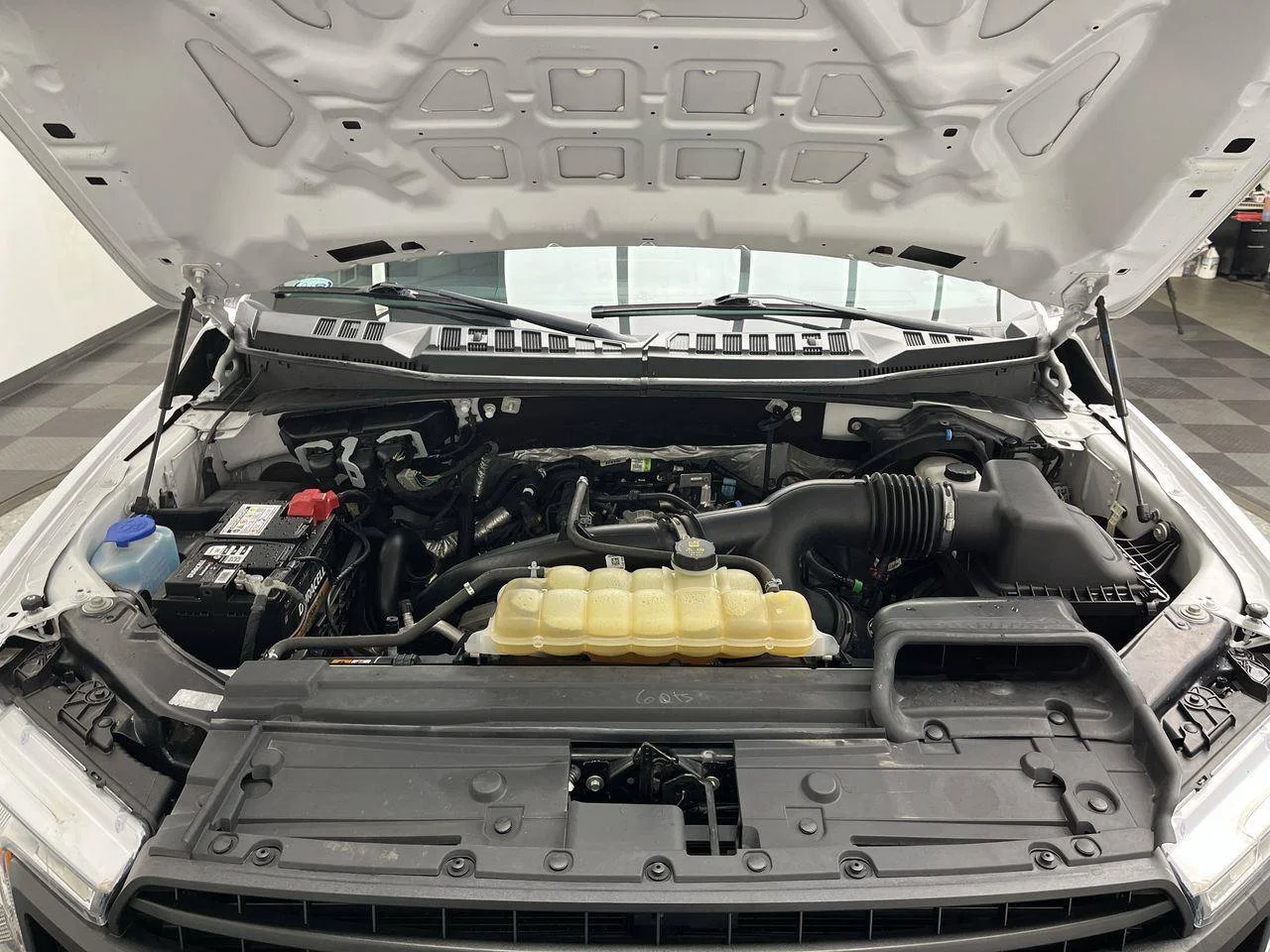 Used 2020 White Ford XL image 21