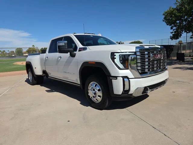 Used 2025 White GMC Denali image 1