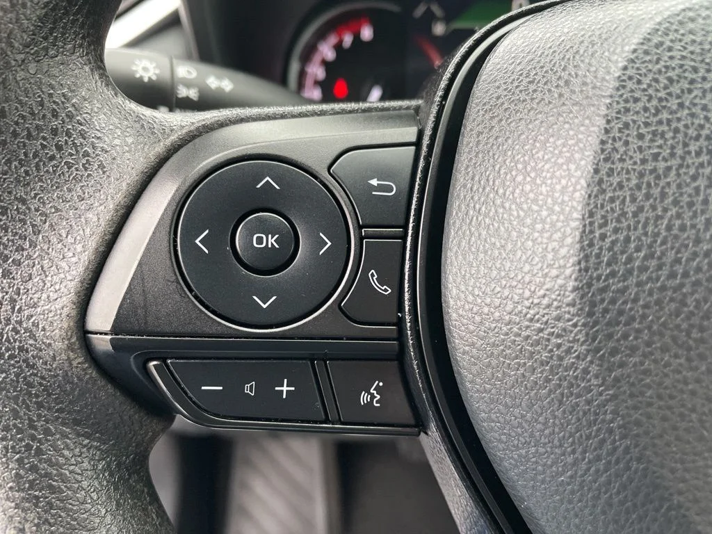 2023 Toyota RAV4 XLE - Photo 17