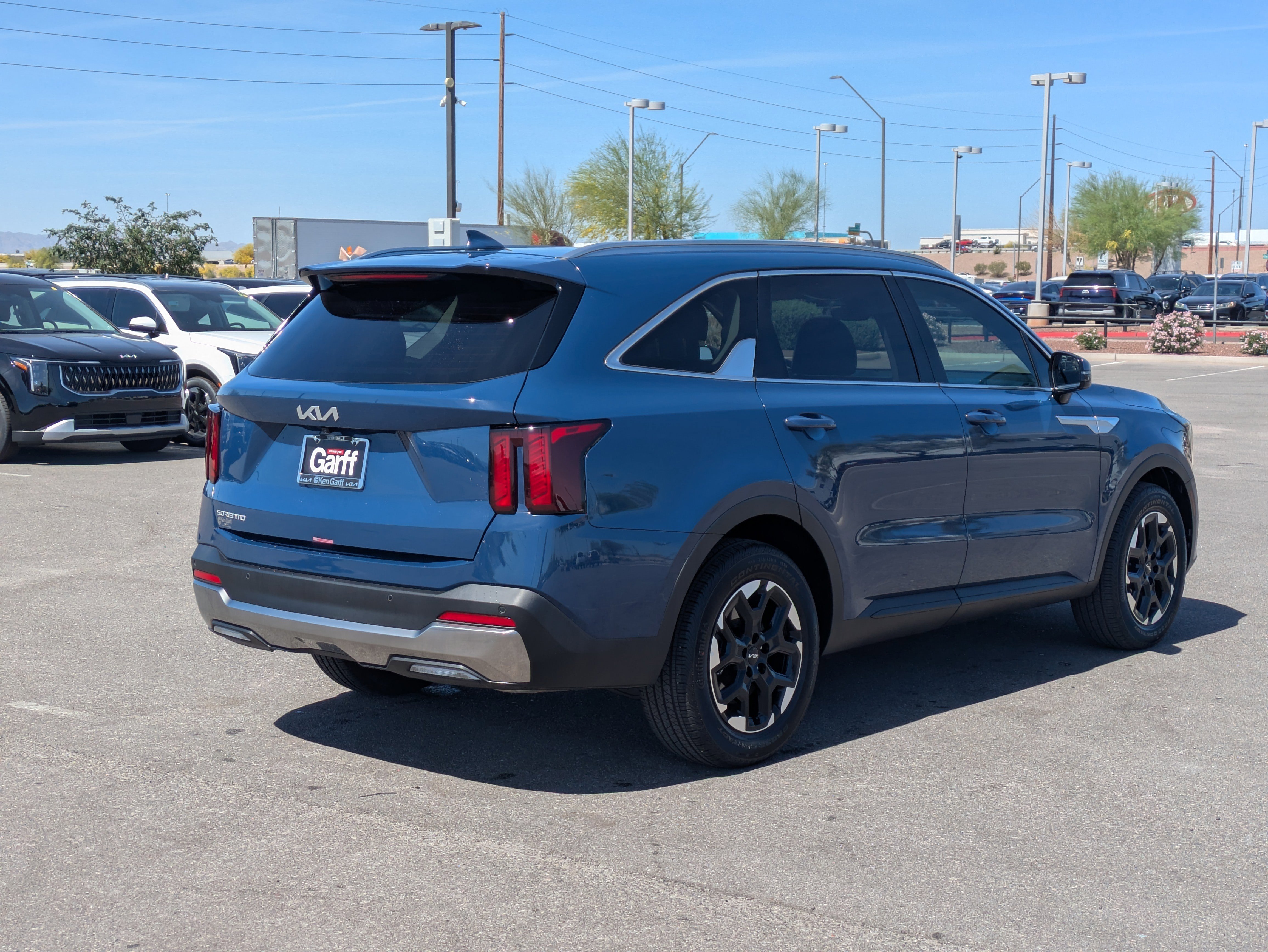 2025 Kia Sorento S - Photo 5