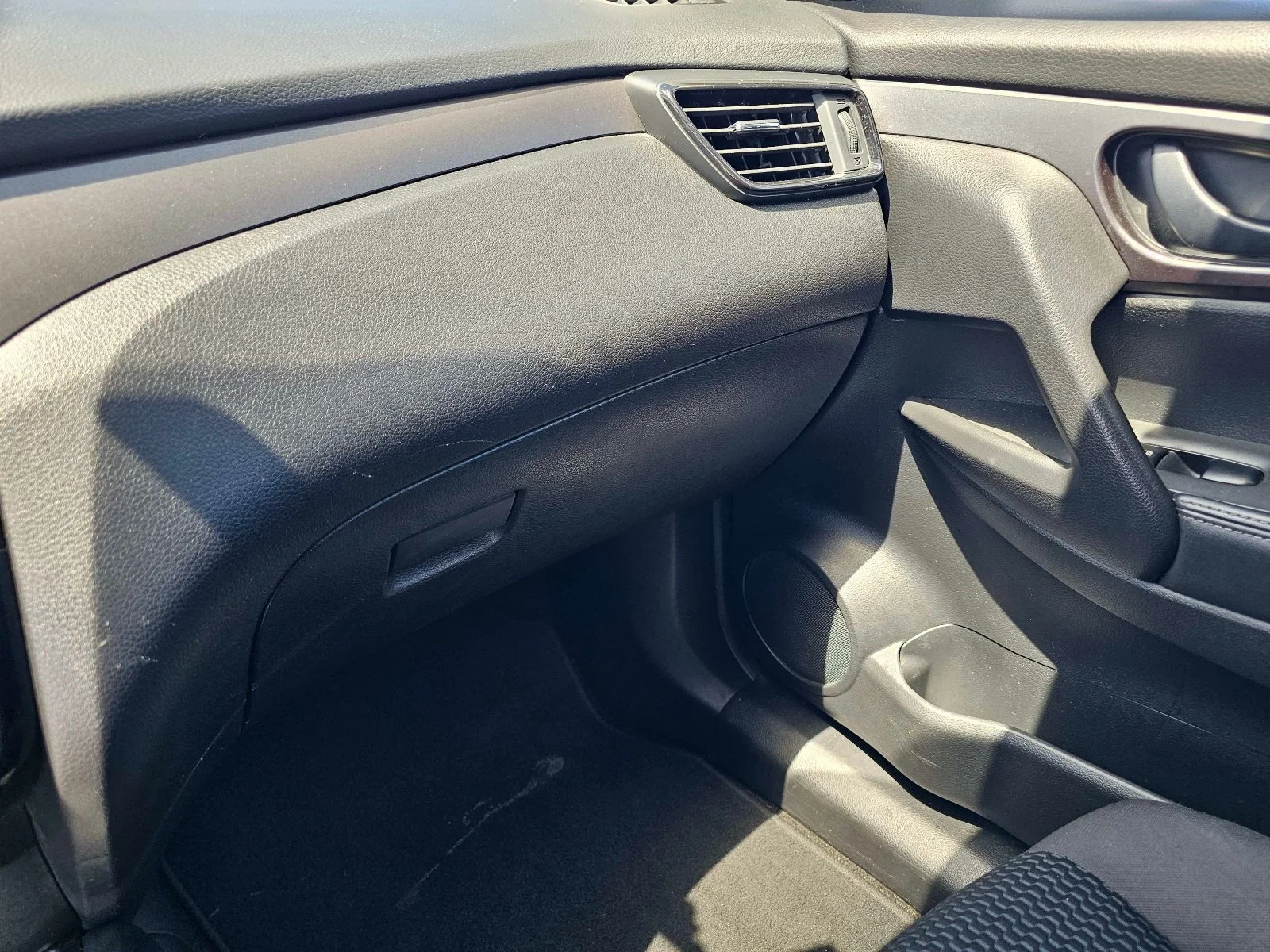 Used 2018 Magnetic Black Nissan S image 23