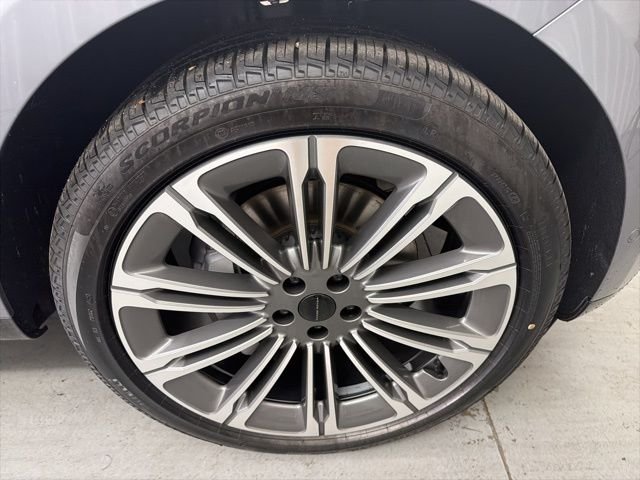 New 2026 Eiger Grey Land Rover SE image 25
