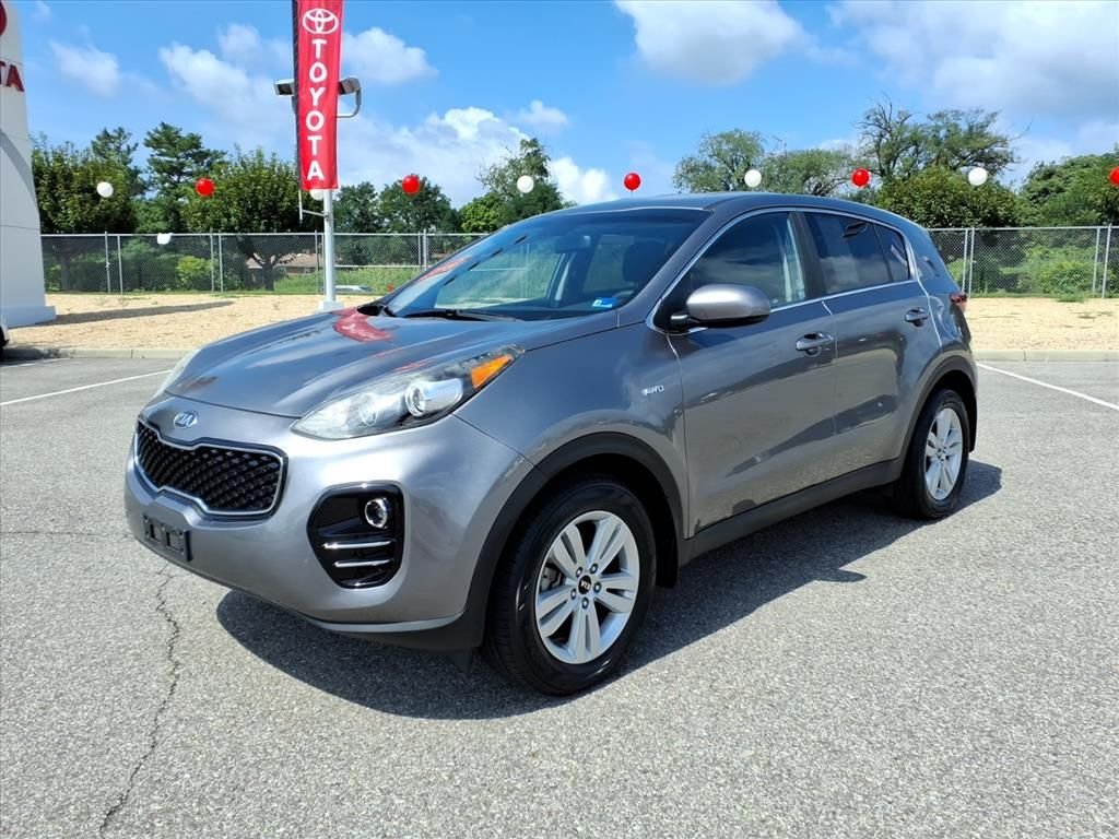 Used 2018 Silver Kia LX image 9