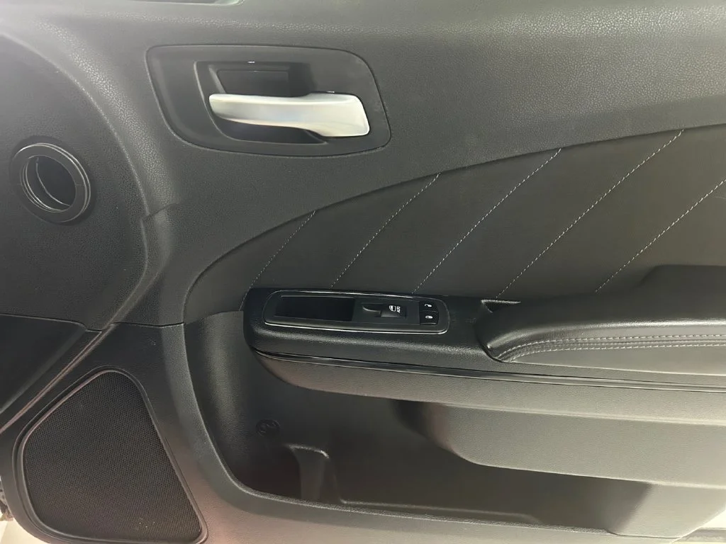 Used 2019 White Dodge SXT image 15