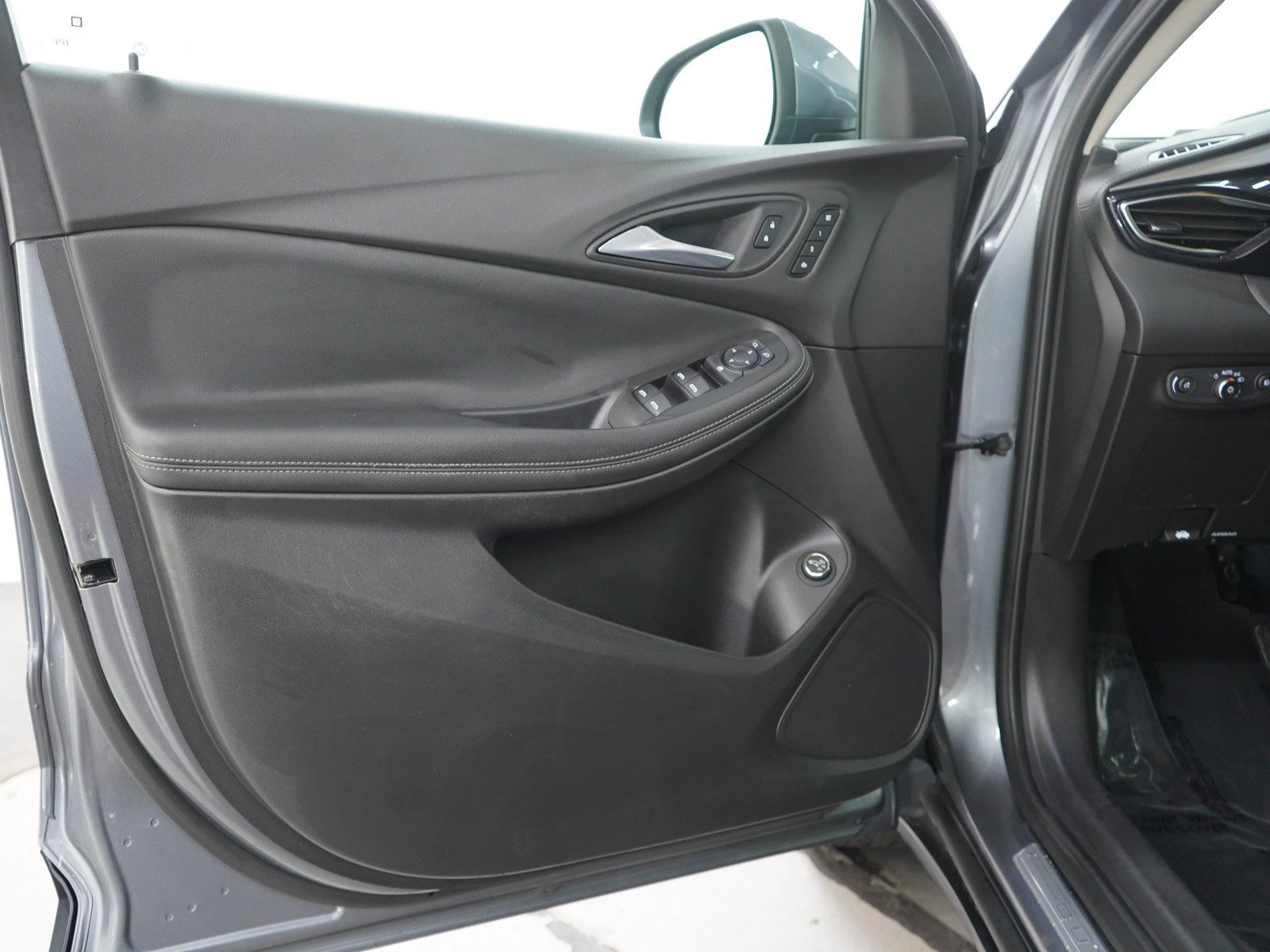 Used 2020 Satin Steel Metallic Buick AWD 4dr Essence image 19