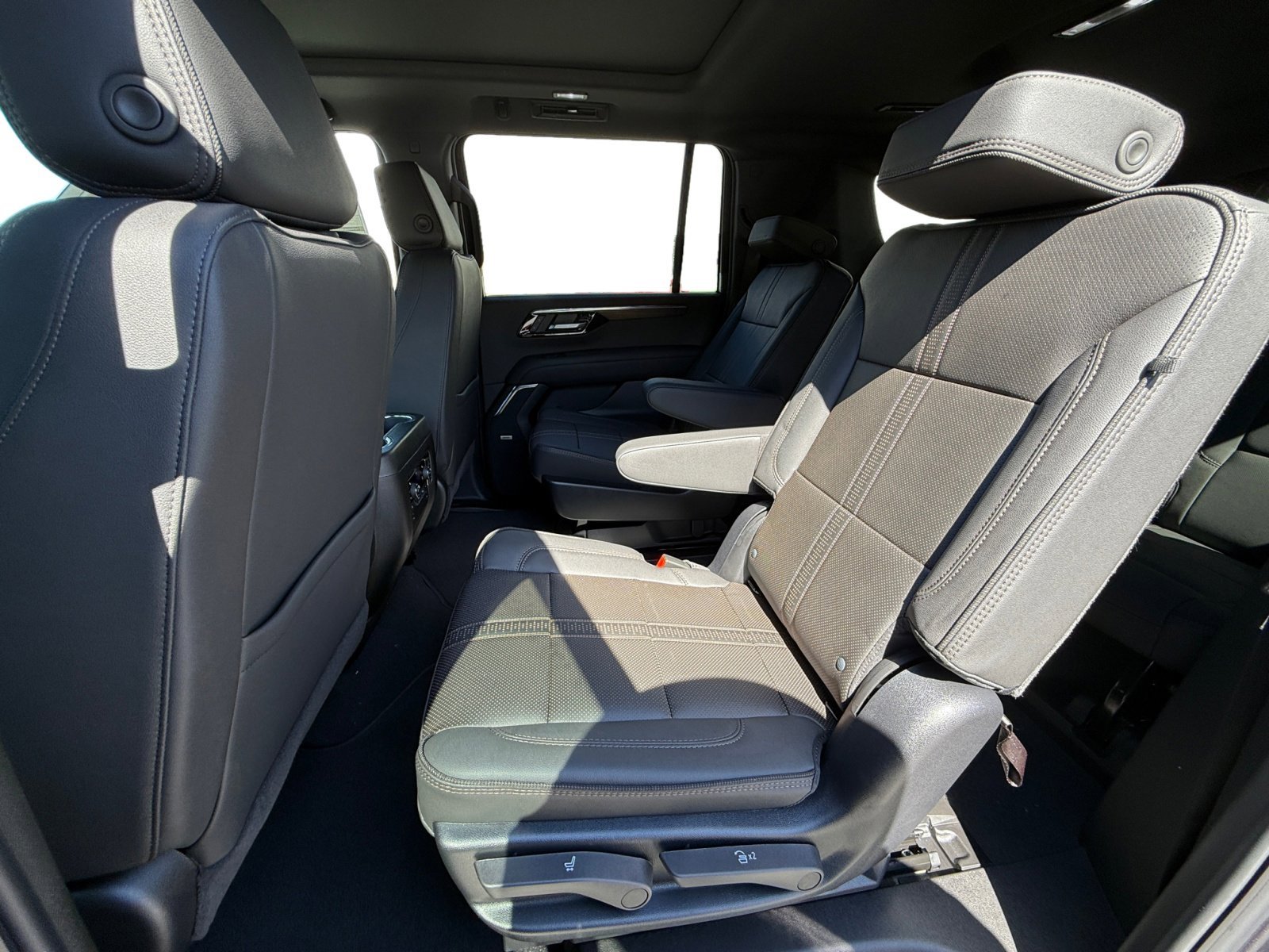 2025 Chevrolet Suburban High Country - Photo 16
