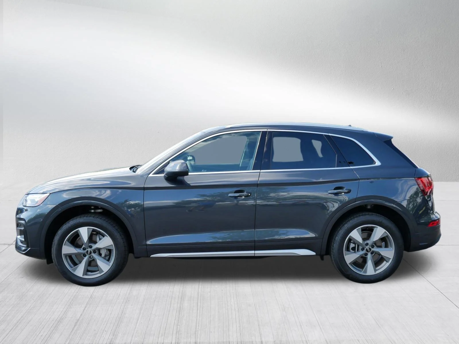 Used 2023 Manhattan Gray Metallic Audi Premium image 4