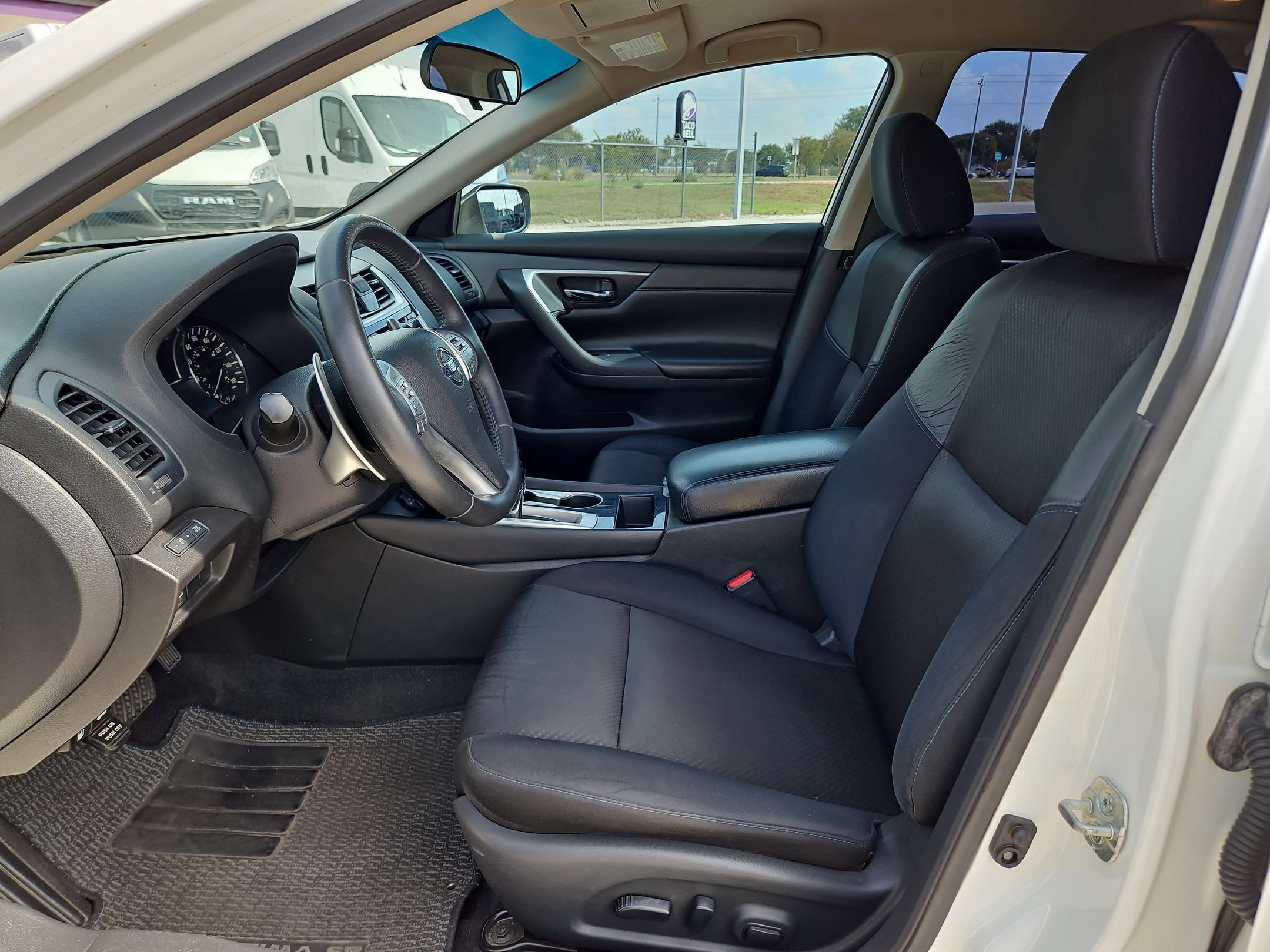 Used 2018 Pearl White Nissan 2.5 SR image 9