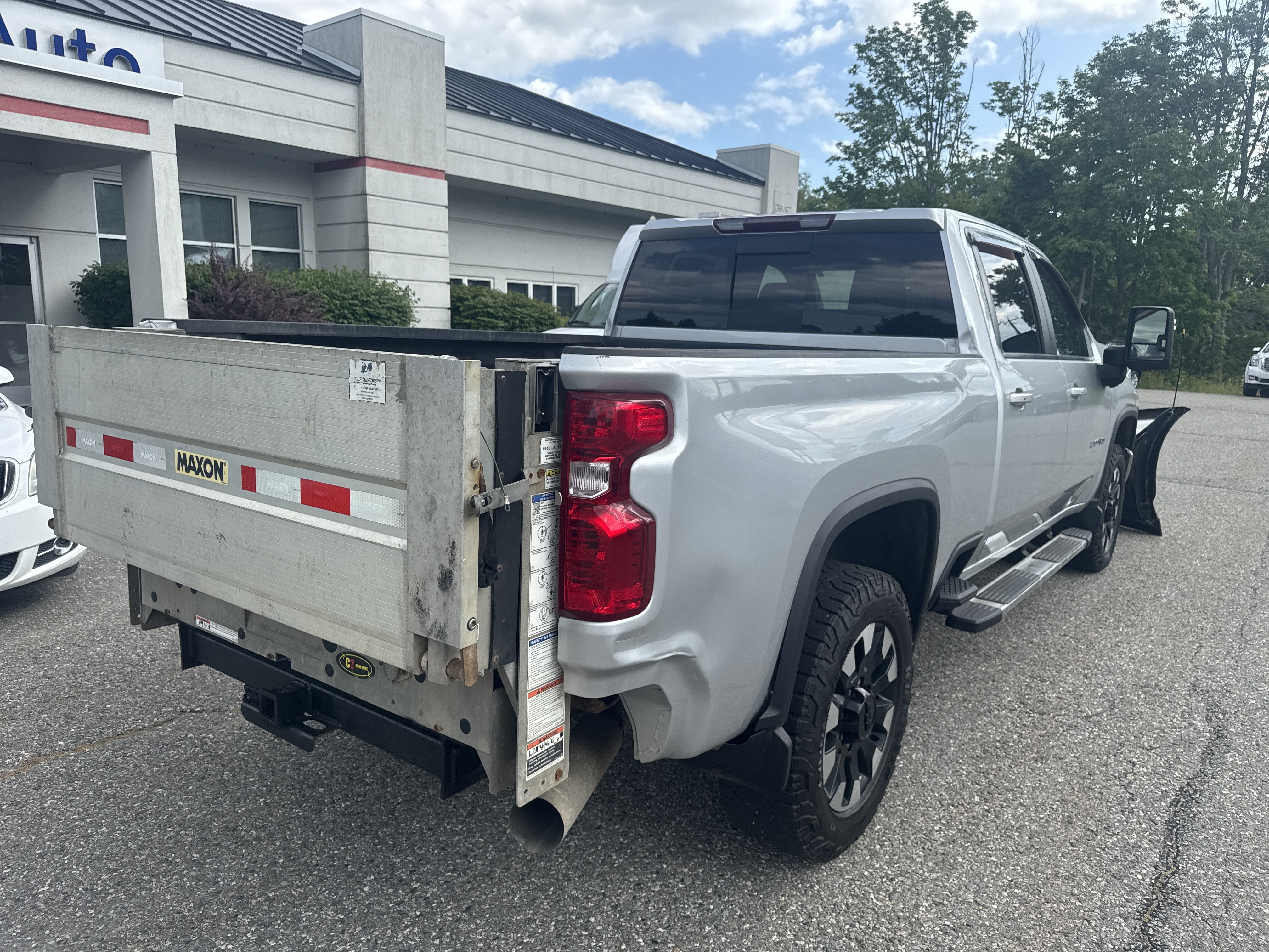 Used 2020 Silver Ice Metallic Chevrolet LT image 5