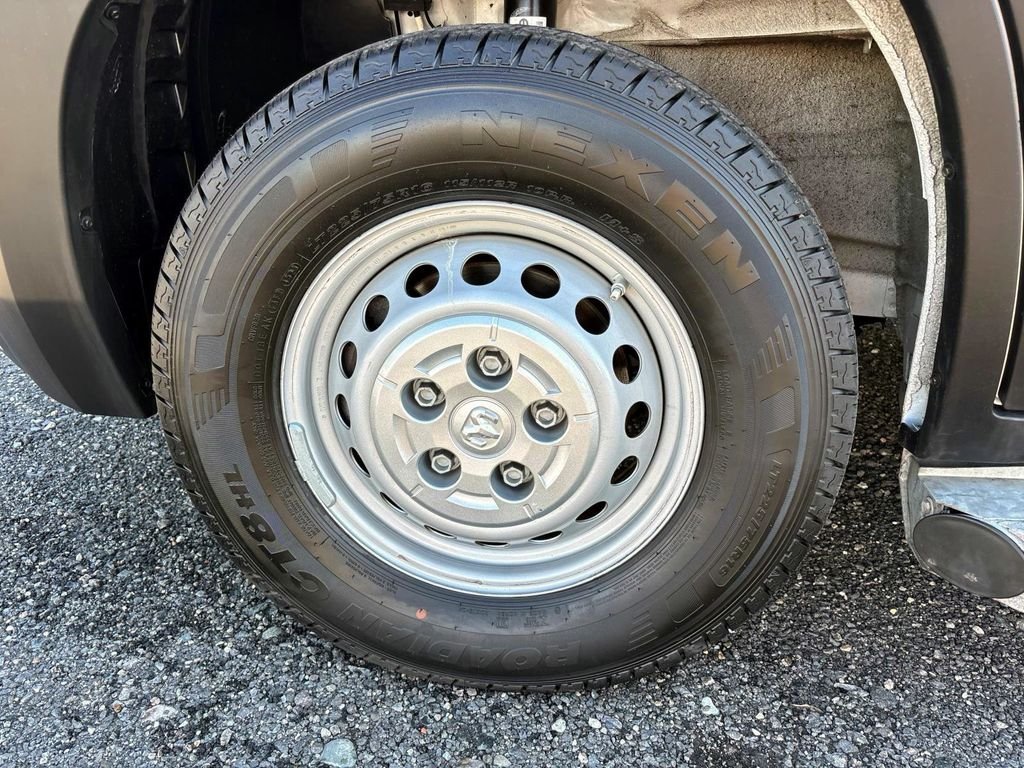 Used 2025 White Ram Base image 8
