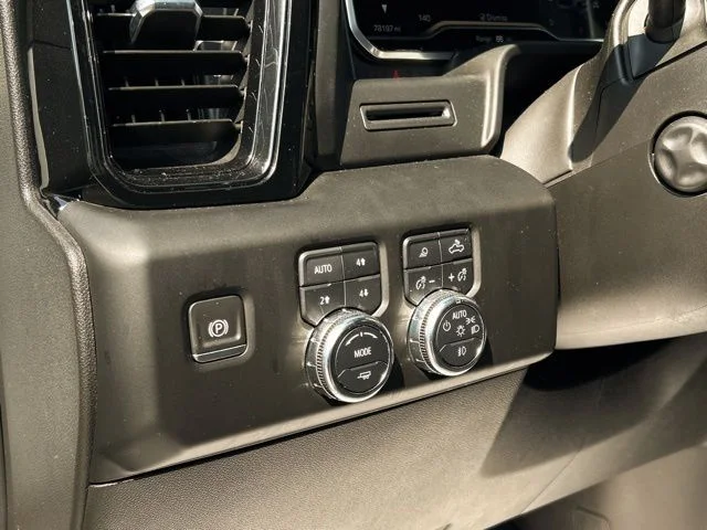 Used 2022 White GMC AT4 image 33