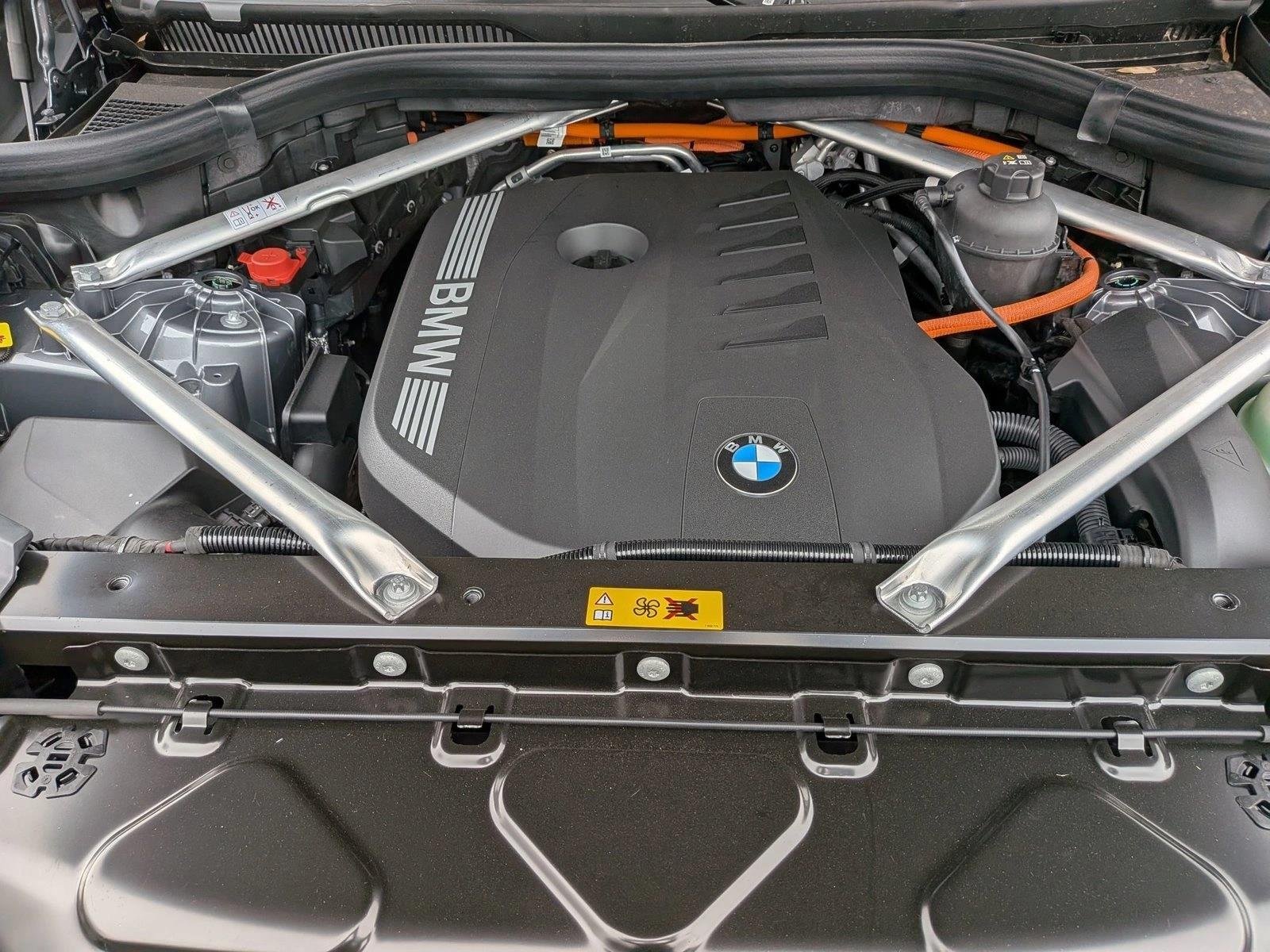 Used 2026 Skyscraper Grey Metallic BMW xDrive50e image 18