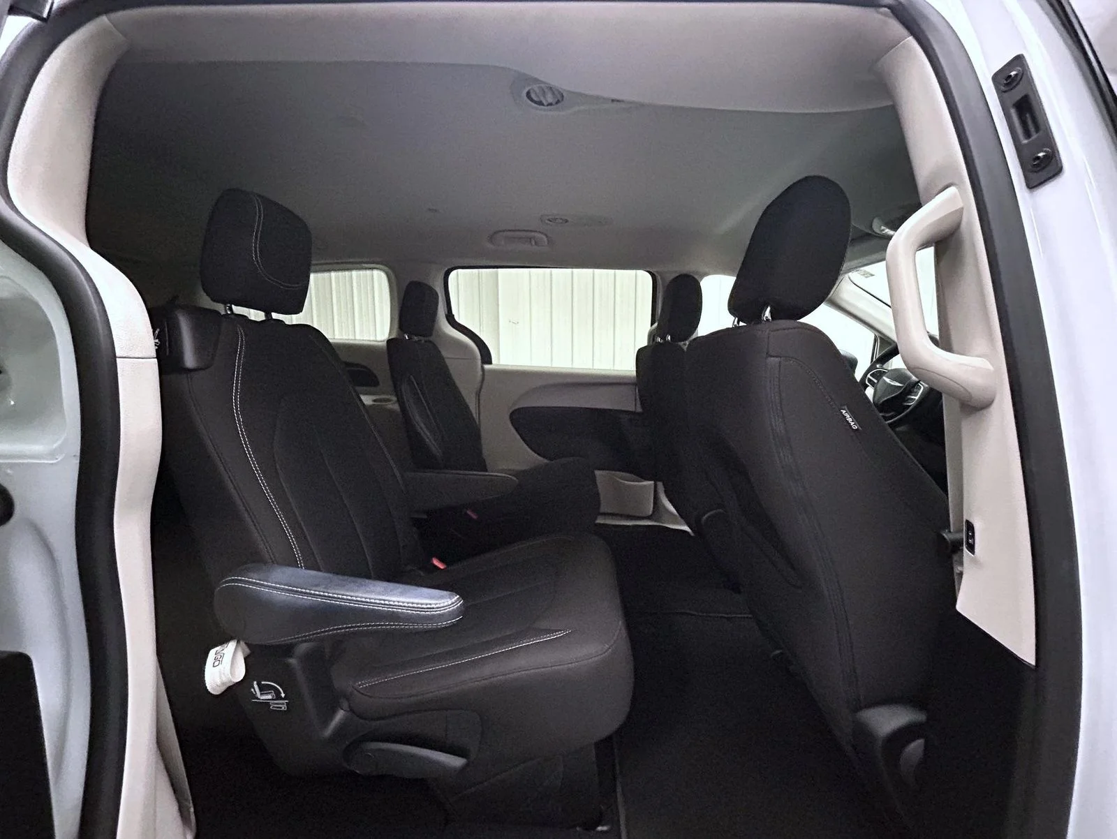 Used 2023 White Chrysler LX image 17