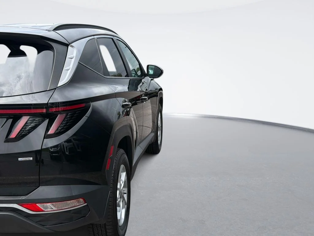 Used 2023 Black Hyundai SEL image 5