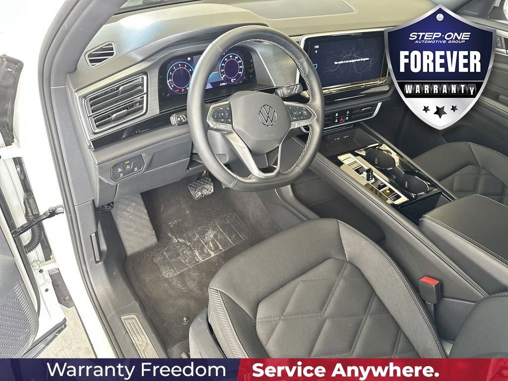Used 2025  Volkswagen 2.0T SE w/Technology image 13
