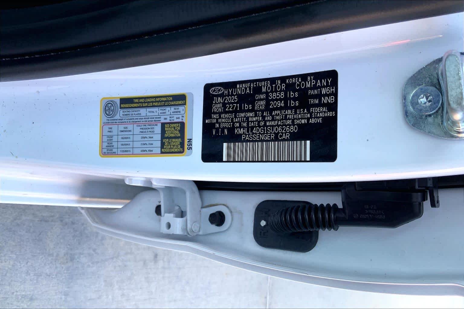 Used 2025 Serenity White Hyundai SE image 33