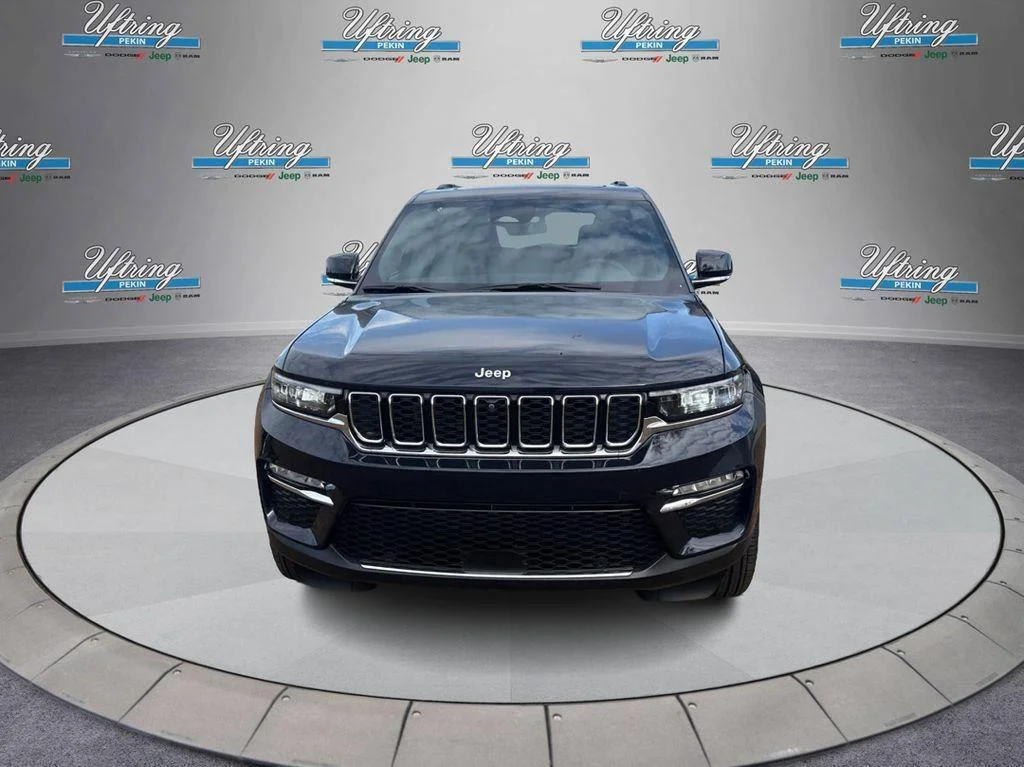 Used 2024 Midnight Sky Jeep Limited image 7