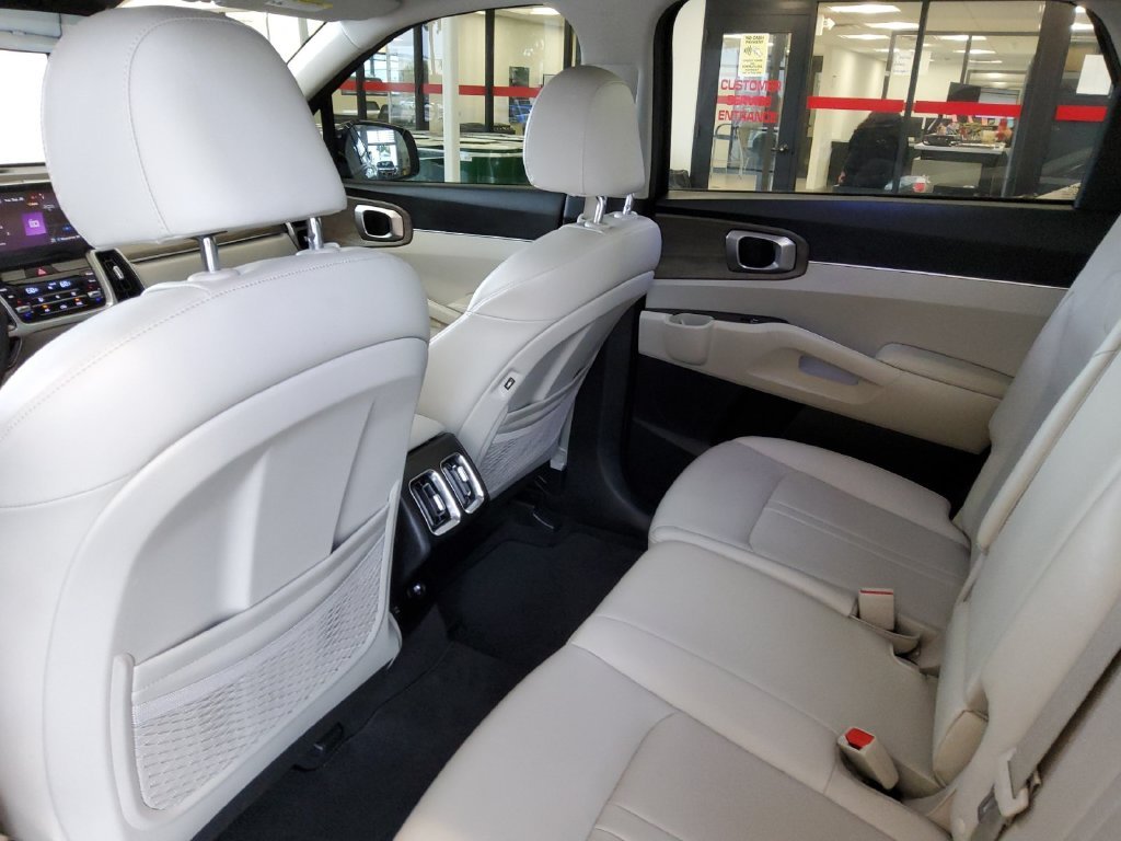 Used 2022 Green Kia S image 19