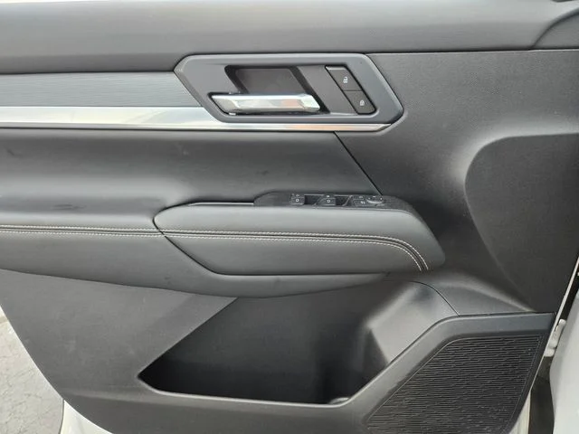 Used 2025 White GMC Elevation image 35