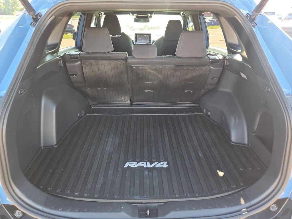 2022 Toyota RAV4 SE - Photo 28