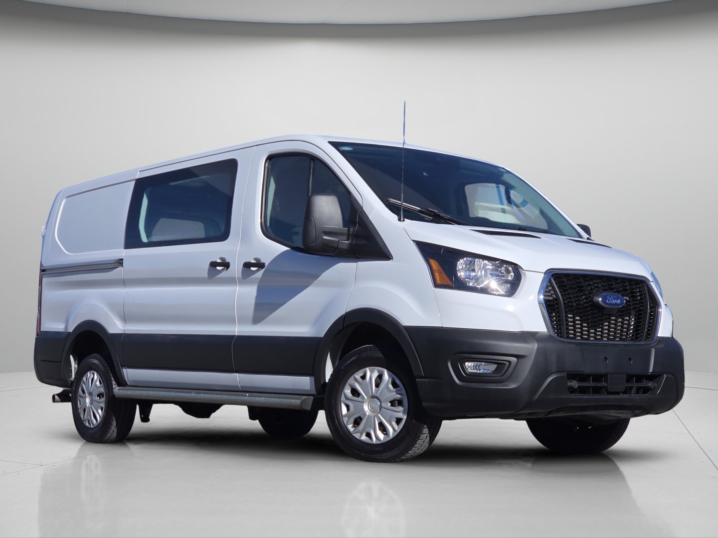 Used 2023 Oxford White Ford Base image 2