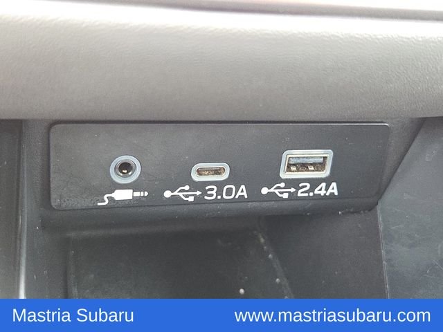 Used 2025 Crystal White Pearl Subaru Onyx Edition image 32