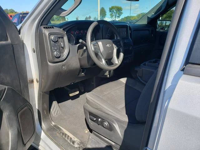 Used 2022 Silver Chevrolet Custom image 10