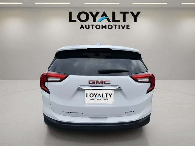 Used 2024 White GMC SLE image 5