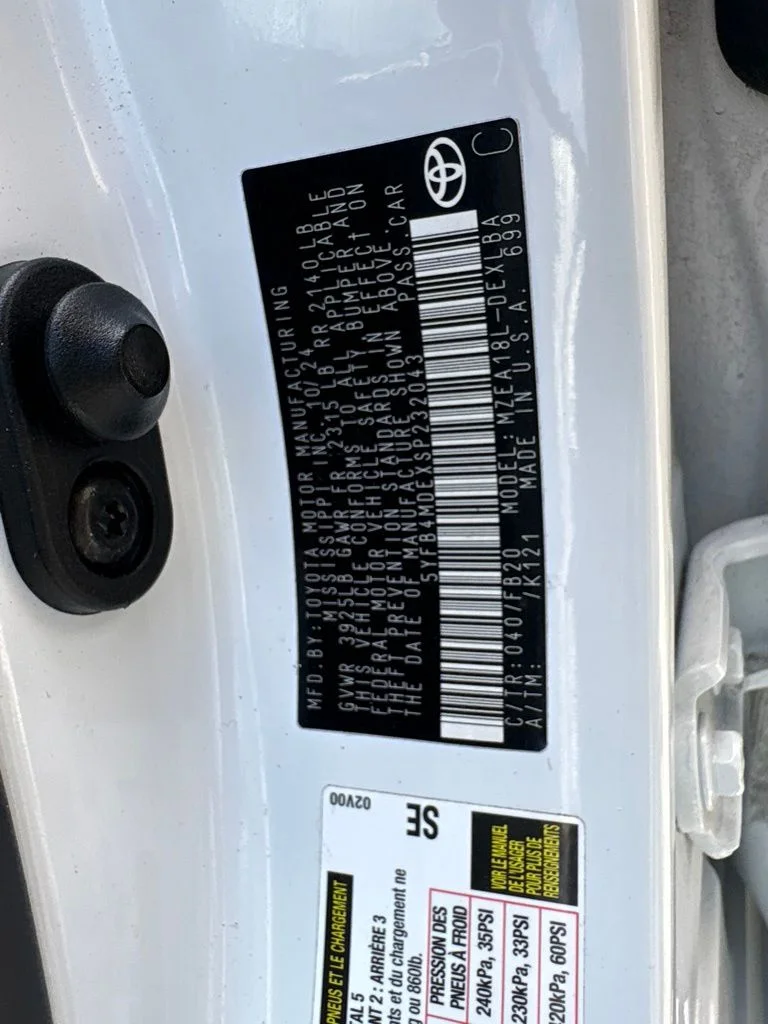 Used 2025 White Toyota LE image 17