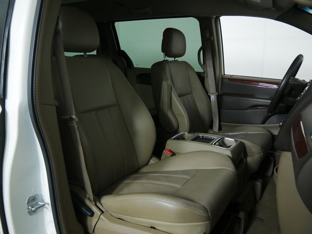 Used 2012 White Chrysler Touring image 13
