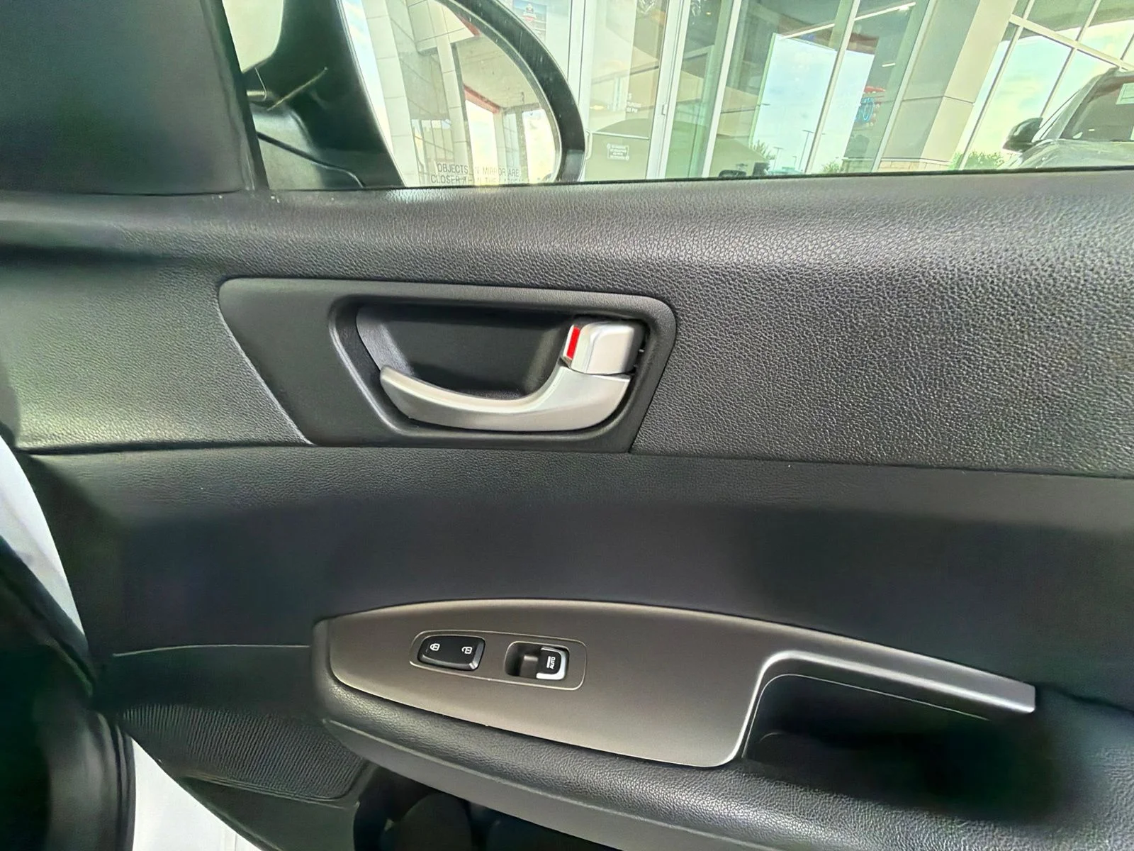 Used 2019 White Kia S image 21