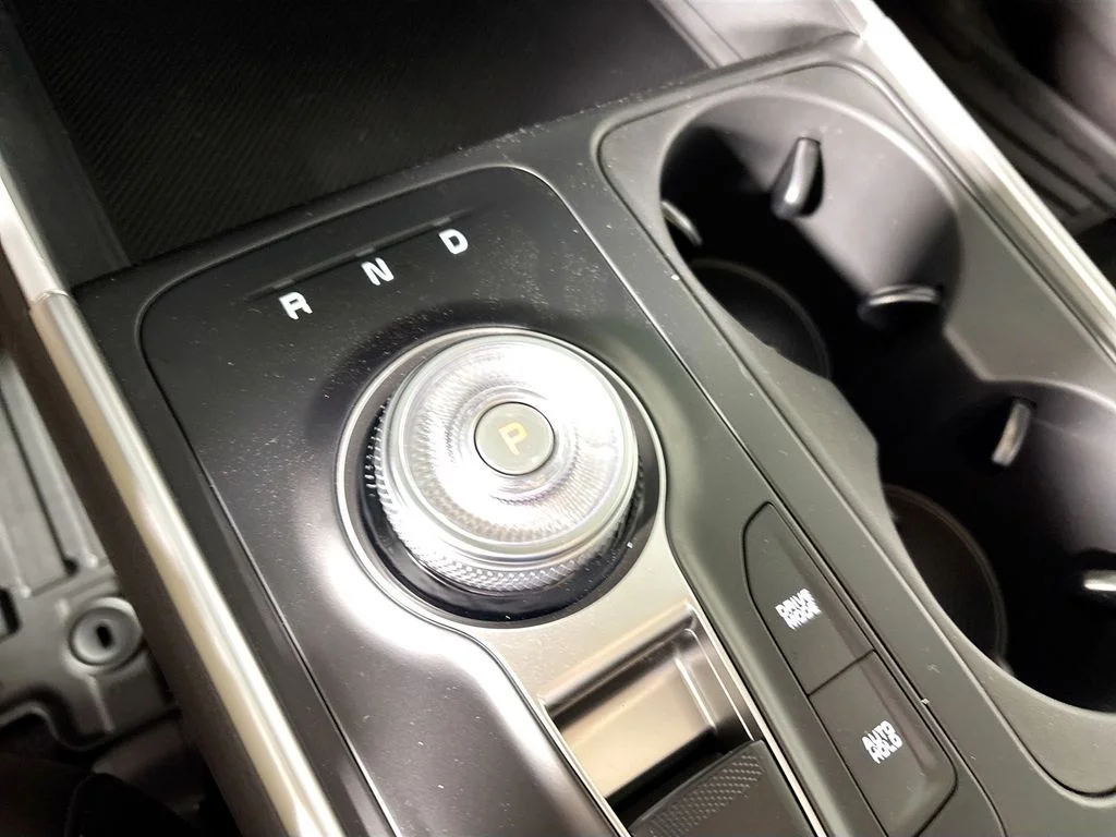 New 2026 Snow White Pearl Kia LXS image 18