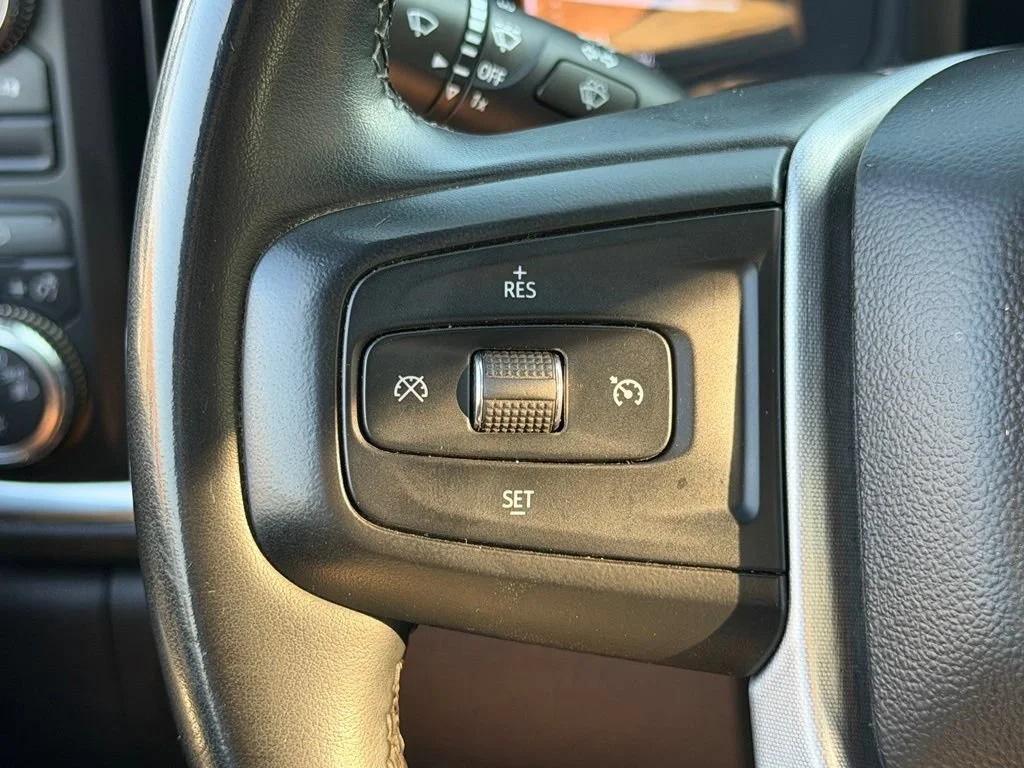 Used 2023 SUMMIT WHITE GMC SLE image 34