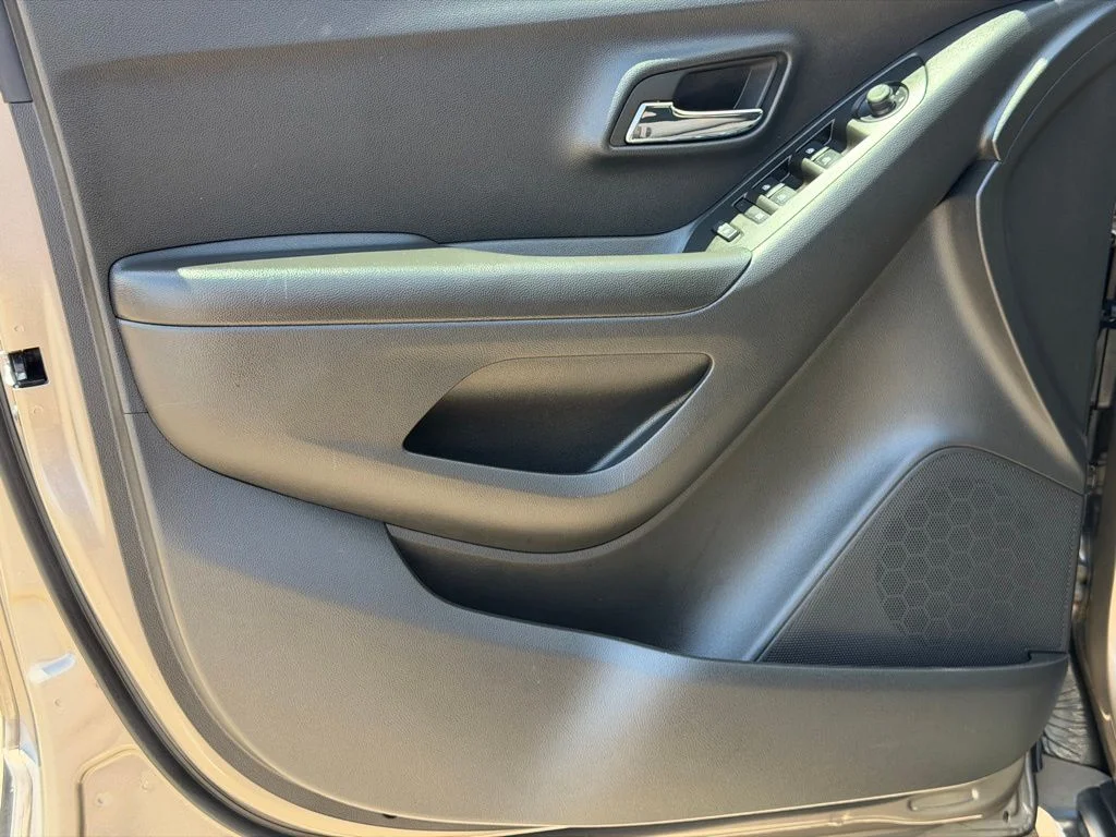 Used 2022 Gray Chevrolet LT image 23