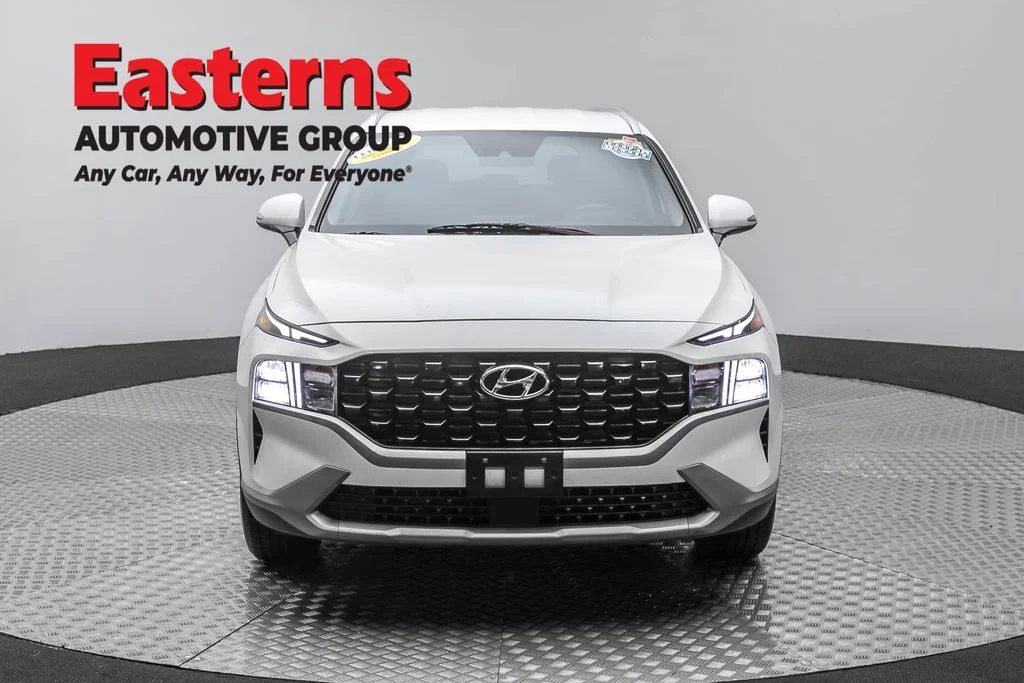 Used 2023 White Hyundai SEL image 2
