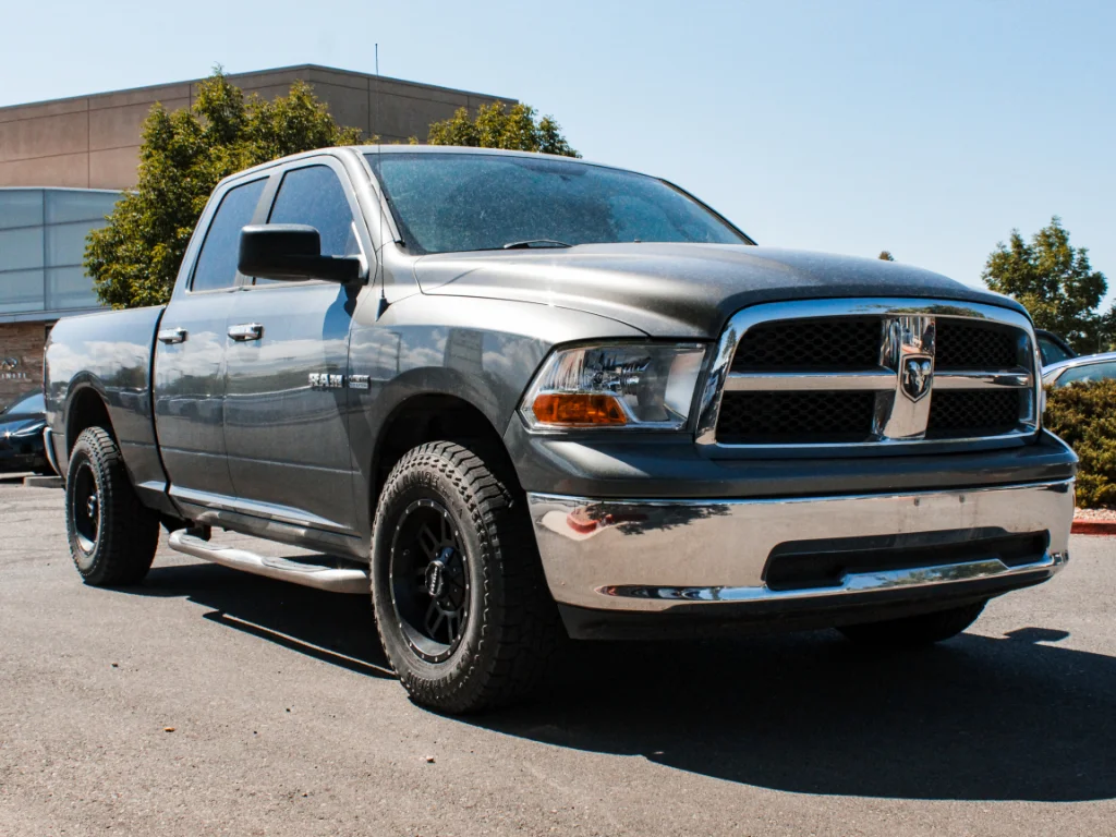 Used 2009 Mineral Gray Metallic Clearcoat Dodge SLT image 3