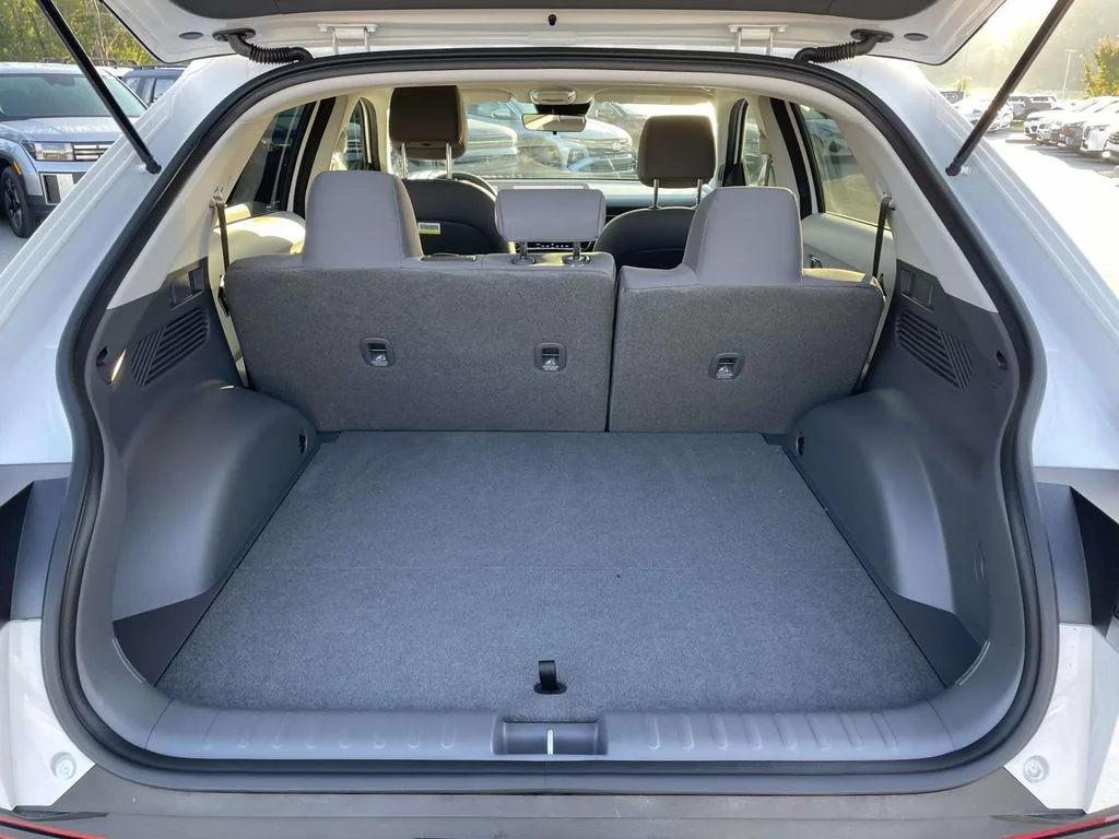 Used 2024 Atlas White Hyundai SE image 31