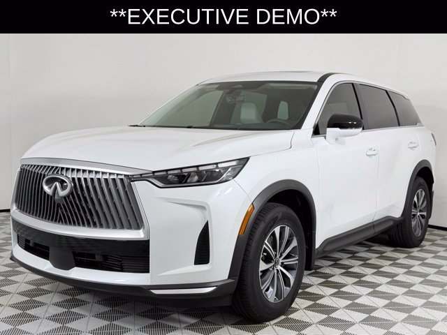 Used 2026 White INFINITI PURE image 3