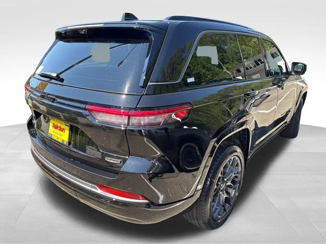 New 2026 Diamond Black Crystal Pearl-Coat Exterior Paint Jeep Summit image 7